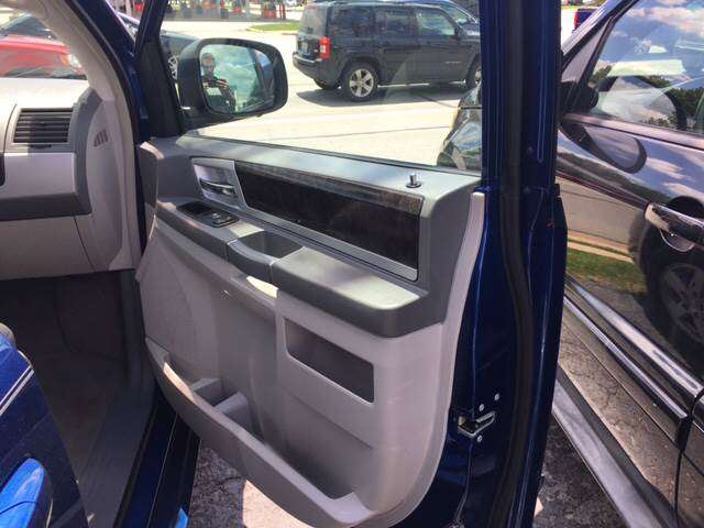 2010 Dodge Grand Caravan SXT 4dr Mini-Van